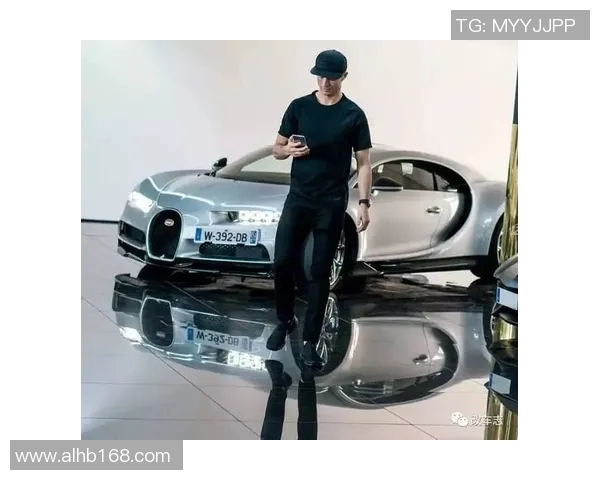 足球巨星亲笔签名限量版经典收藏足球帽子震撼登场